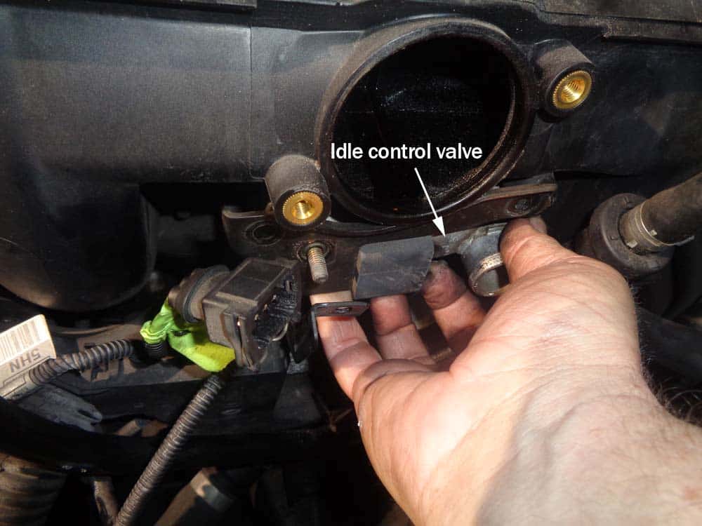 See B3383 repair manual